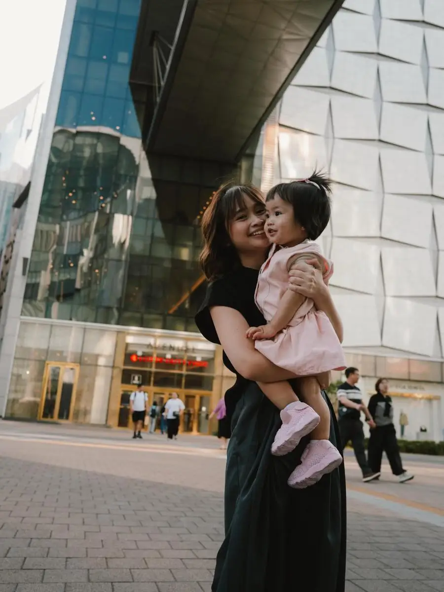 Keluarga Gritte Agatha jalan-jalan di Seoul