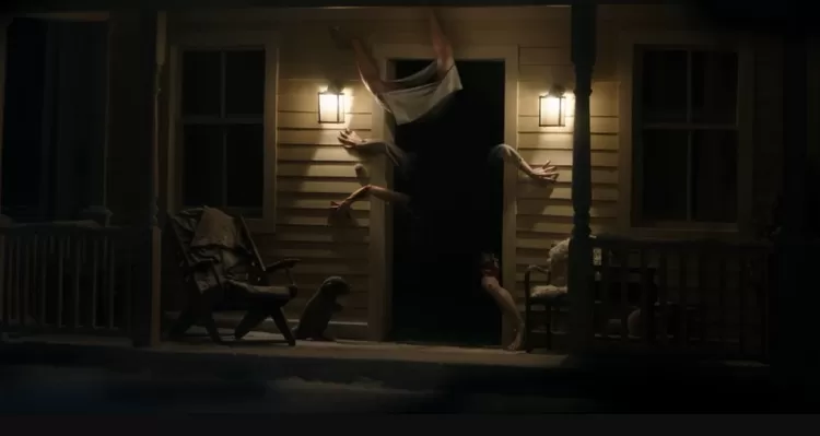 Dalam tiap adegannya film ini akan hadir dengan POV first person lengkap dengan kamer over shoulder