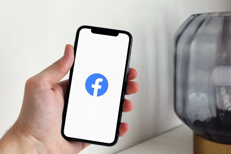 Cara Menghasilkan Uang dari Foto di Facebook