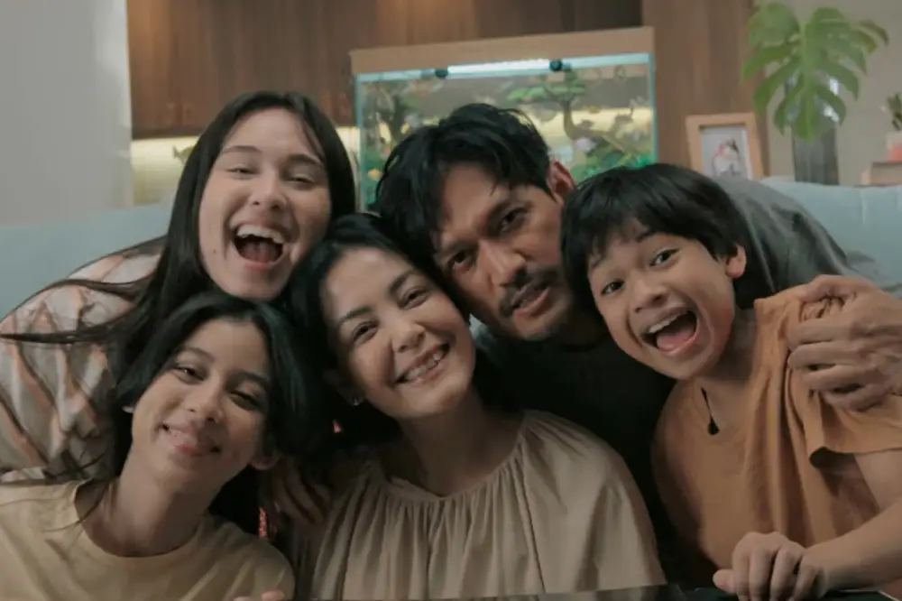 Review Film Yang Lain Boleh Hilang Asal Kau Jangan