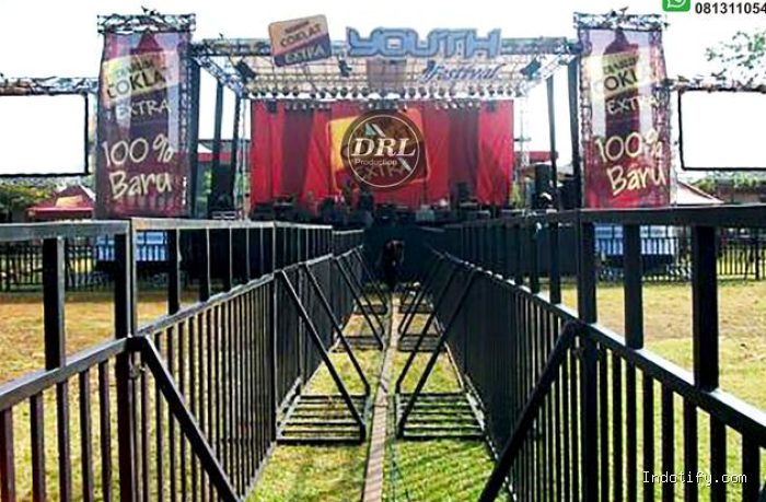 Photo by tokopedia.com - Trik Datang Paling Awal ke Gate Konser Musik untuk Amankan Pagar Barikade Depan