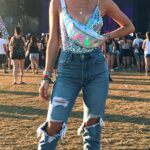 Photo by pinterest.com - Trik Memilih Outfit Nonton Festival Musik yang Keren Tapi Gak Bikin Gerah Keringatan