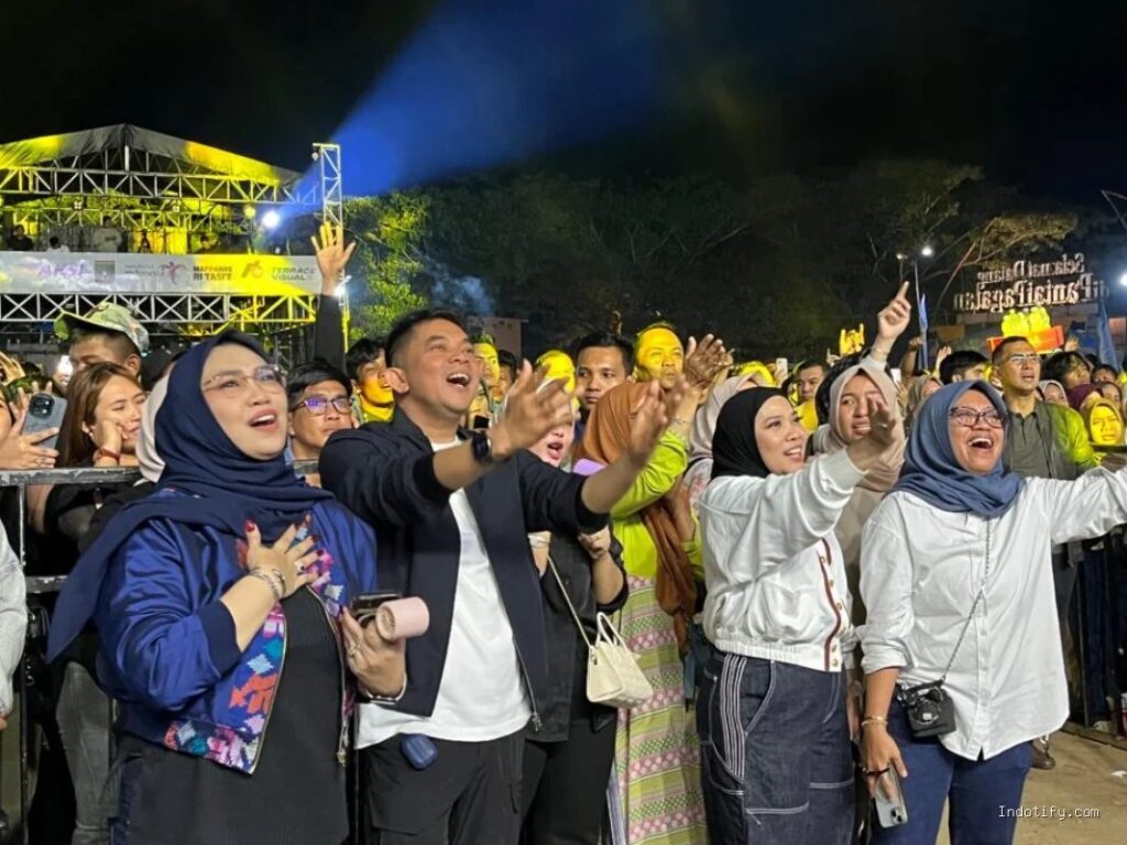 Photo by interaksi.co - Trik Menghadapi Kerumunan Penonton Agresif Saat Terjebak di Tengah Crowd Konser